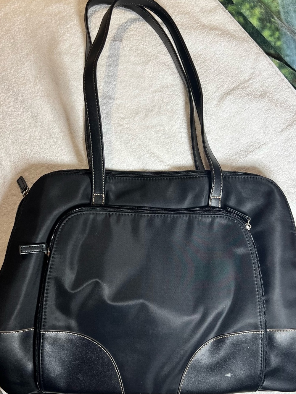 Classic Black Women's Tote Bag - Sleek Everyday Carry